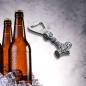 Preview: Stilvoller Thorshammer Flaschenöffner mit bierflaschen